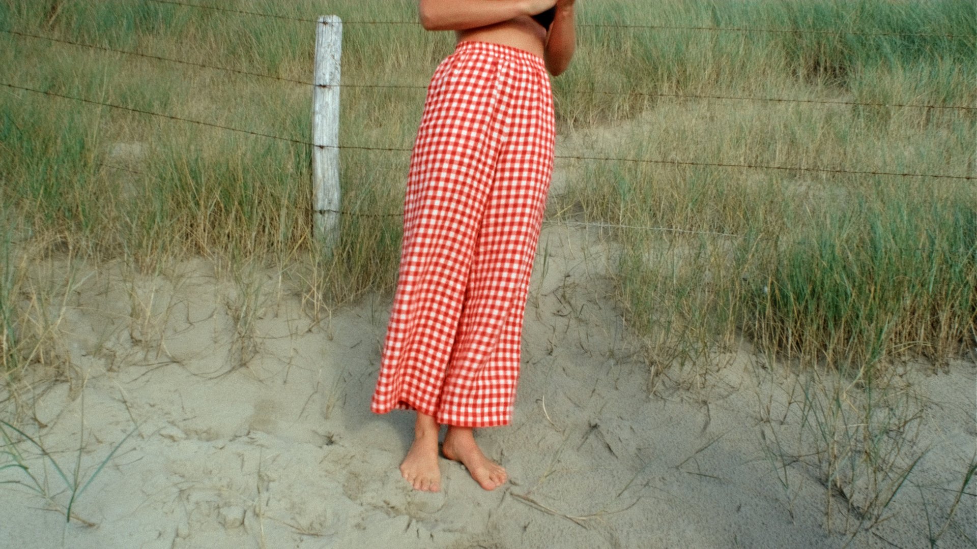 woman wearing linen trousers red gingham