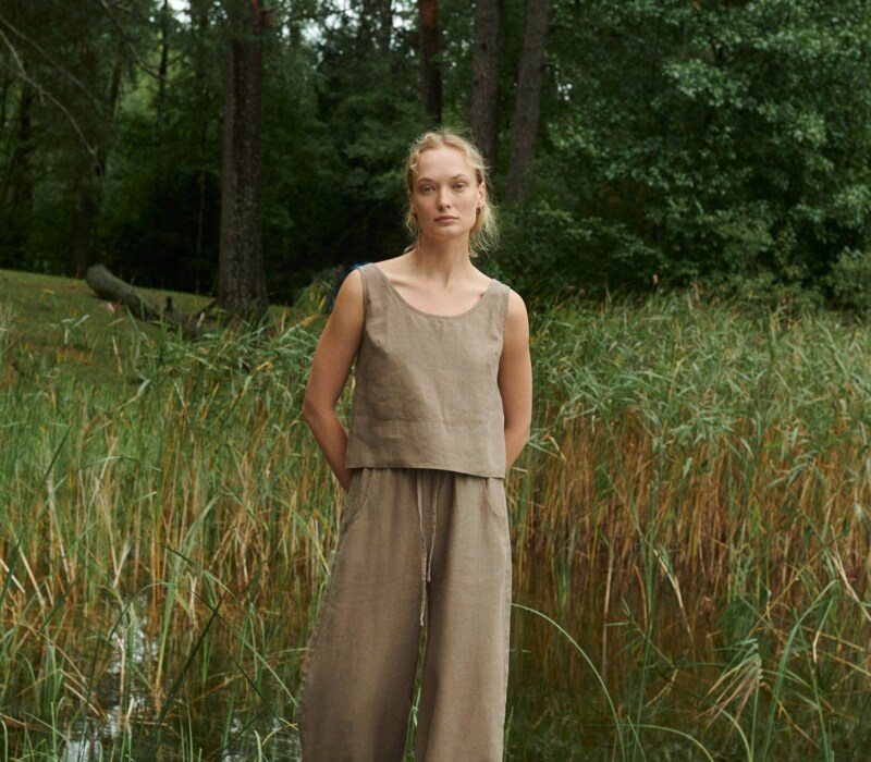 model is wearing wide leg barrel pants in brown linen