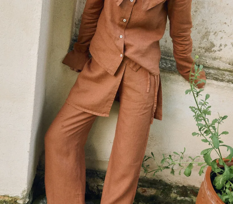 Mocha mousse linen blouse with oversized collar and matching wide-leg trousers