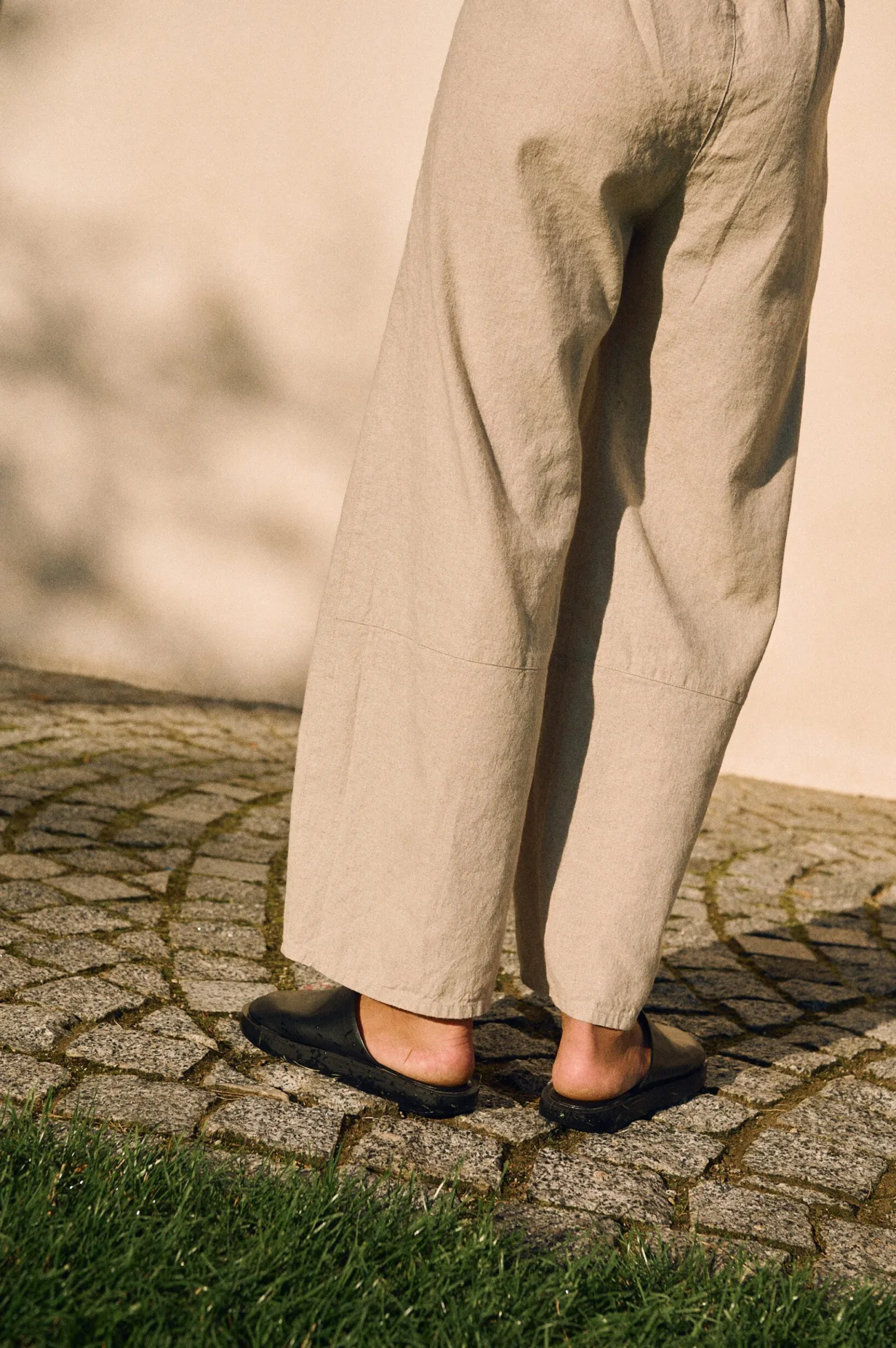 Back view of cotton-linen blend trousers with barrel leg silhouette