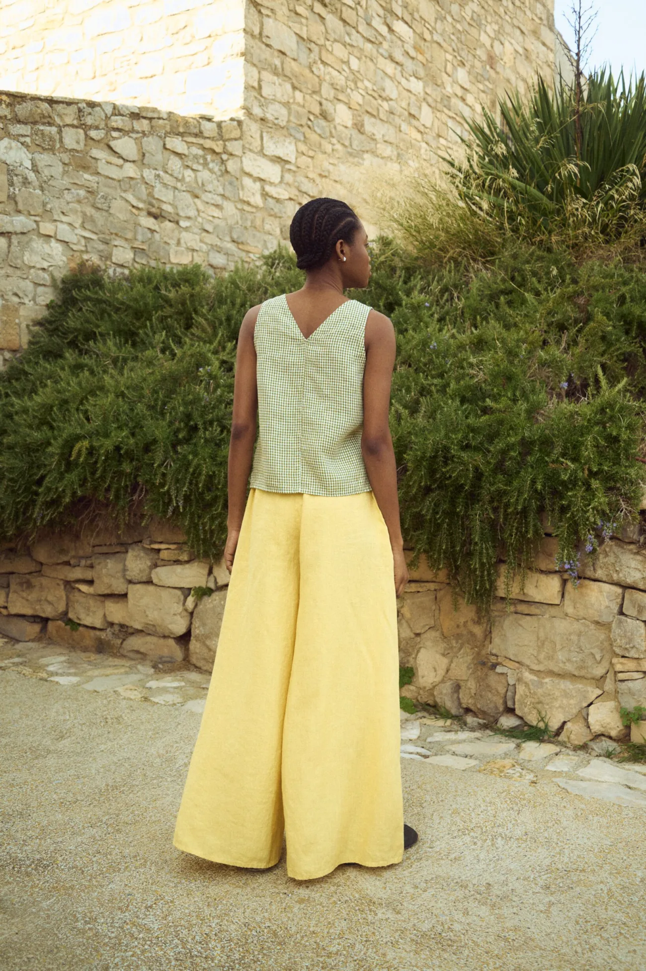 the back view of wide linen culottes in butter and v-neck gingham top